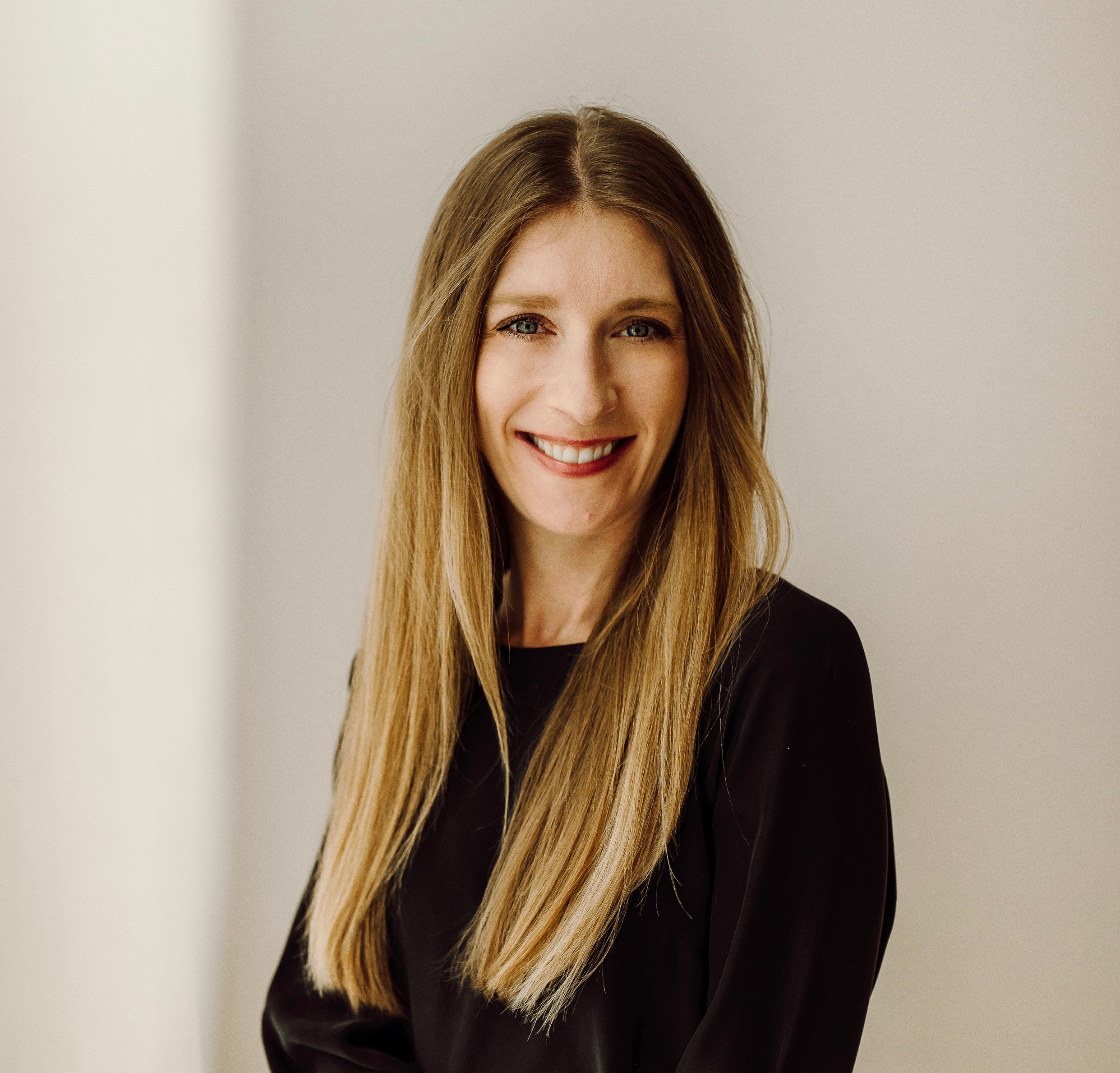 Amanda Mahan Headshot 